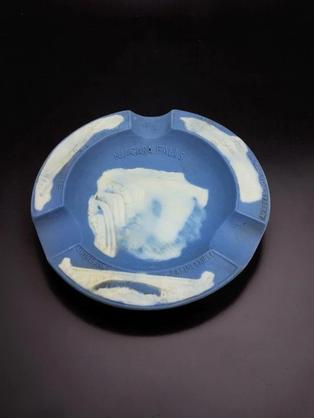 vintage 1940s sandstone blue/white niagara falls ashtray